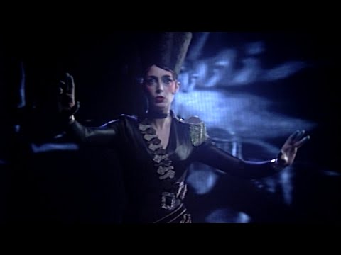 Flora Fishbach - La Machiavela (Clip officiel)