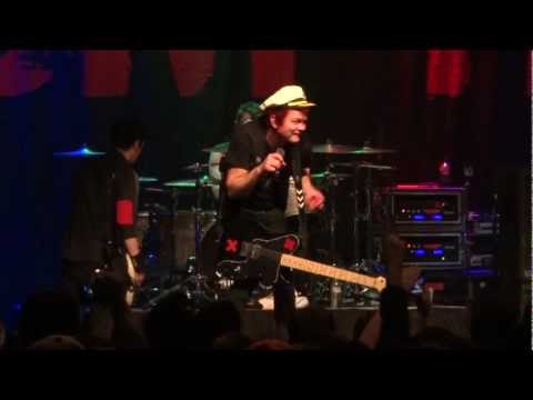 Sum 41 - "We Will Rock You" [Queen cover] and "Sabotage" [Beastie Boys cover] (Live in S.D. 1-8-13)