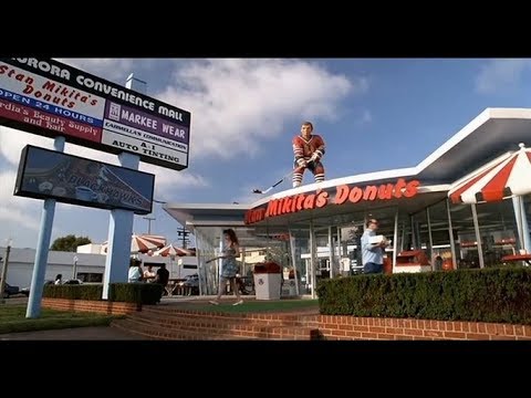 WAYNE'S WORLD Filming Locations | Stan Makita's Donuts