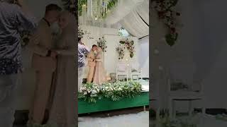 Download lagu Iye iye cieee deket deketan 😭 pengantin di resein bocil 😂 #shorts mp3 Download lagu Iye iye cieee deket deketan 😭 pengantin di resein bocil 😂 #shorts mp3