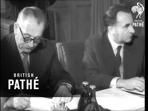 Poland's Gomulka Visits Russia  (1958)