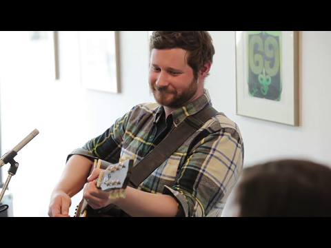#StraightUnplugged: Dan Mangan plays ''Indie Queens are Waiting"