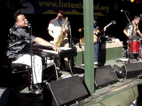 Boogie Woogie / Rock 'n' Roll : Mike Sanchez and the Seatsniffers - 2010 Linton Festival
