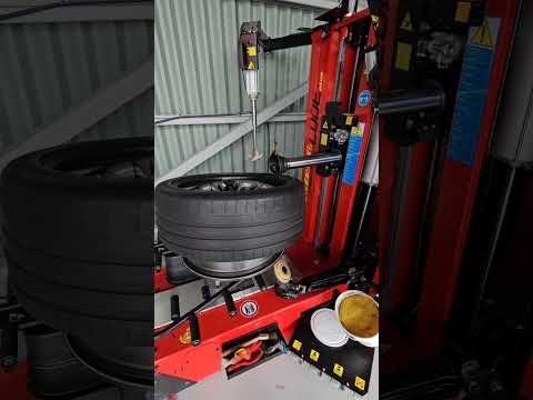 CORGHI Master code automatic tire removal from wheel