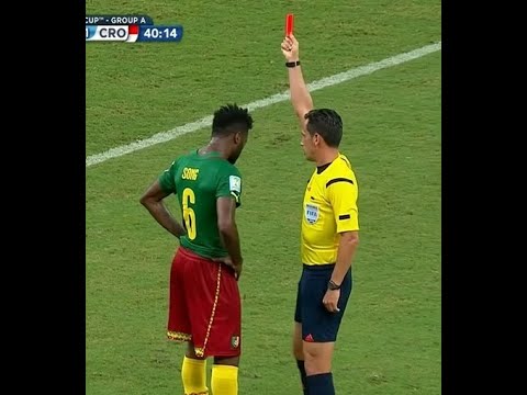 Alex Song recieves Red card and angrily....
