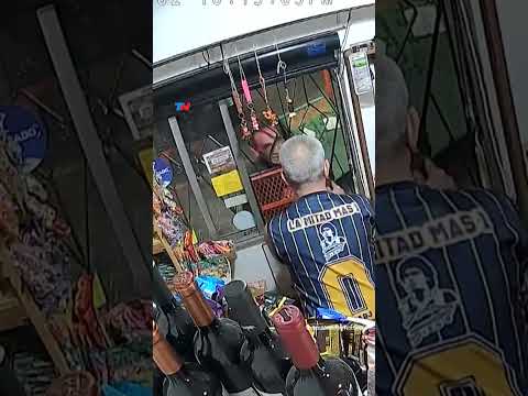 PREPARADOS PARA EL TERROR: escucharon a los motochorros y cerraron el local en segundos