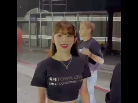 When Irene Wanted to hold hands with Seulgi 🥹 was searching for her #irene #seulgi #wendy #seulrene