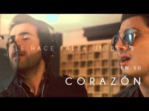ALEJANDRO GONZÁLEZ Ft. Pipe Bueno - Le Hace Falta Un Beso (Lyric Video)