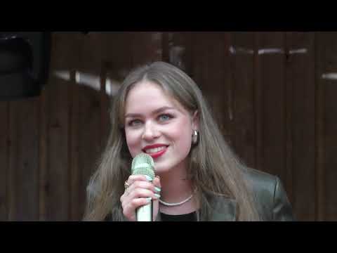 ,,Dar širdyje ne sutema''-- atlieka Rugilė Lieliungaitė.