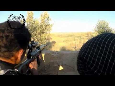 انتشار قناصة كتائب اسود الاسلام على سياج مطار الطبقة العسكري