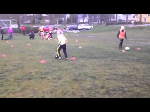 Lerums IS F06 Slalomstafett på blöt plan