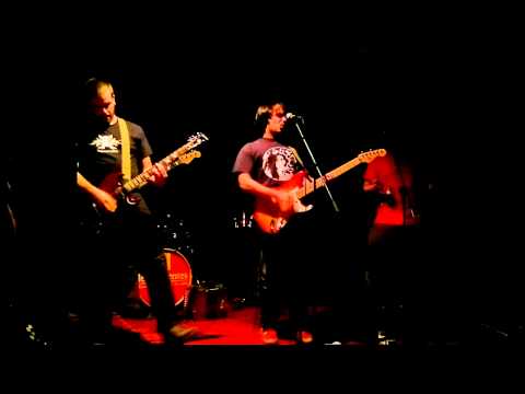 Les Absentes Pupurri Mazoni