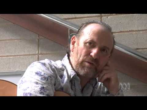 Singer Colin Hay connects with a new audience