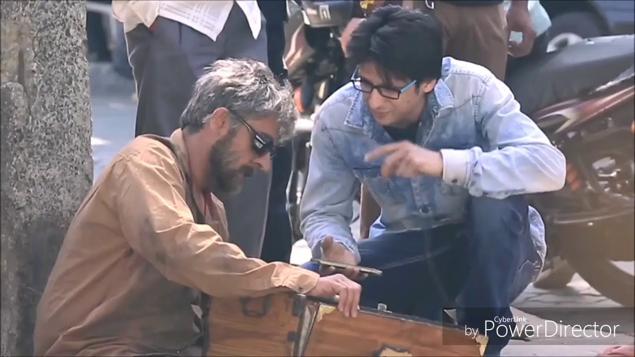 Sonu nigam sir... road side singer... must watch this...