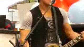 Small Mercies Don&#39;t You Know Who I Am B105fm performance