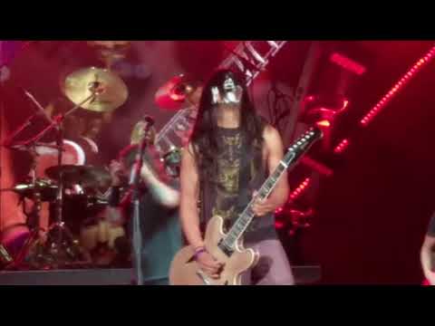 Kiss Guy Yayo Sanchez Plays Monkeywrench W Foo Fighters Austin Tx 4 18 18