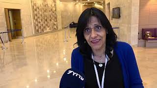 האם השכולה, גליה חושן (חדשות ערוץ 7) - התמונה מוצגת ישירות מתוך אתר האינטרנט יוטיוב. זכויות היוצרים בתמונה שייכות ליוצרה. קישור קרדיט למקור התוכן נמצא בתוך דף הסרטון