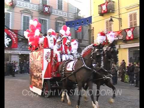 3-CARNEVALE IVREA 2010 Presentazione Carri da Getto