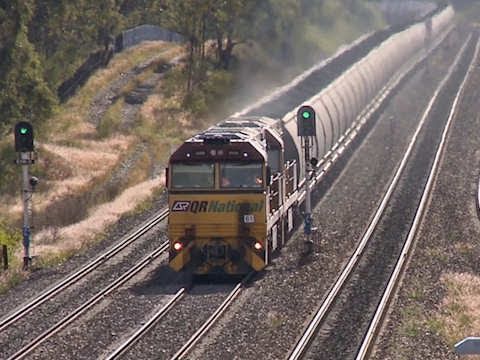 QR National long coal train with "5000 class" diesel locomotives - PoathTV Trains in Australia