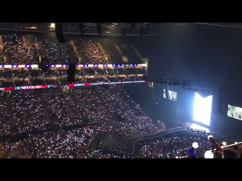 091018 BTS Army singing epiphany before the concert | London Fancam D1