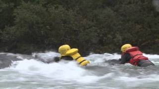 preview picture of video 'Riverboarding_Jolster-Rafting.wmv'