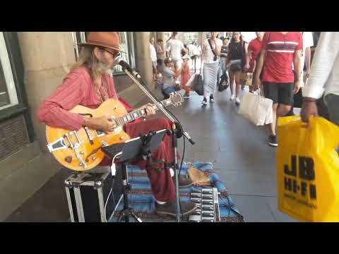 Boxing Day Busking in Sydney - two sessions coz I got stopped! (Facebook Live)