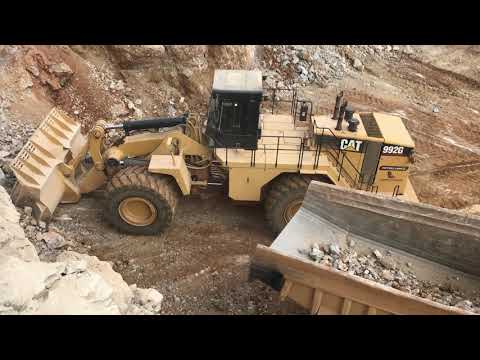 Caterpillar 992G Wheel Loader Loading Caterpillar Dumpers - Kivos Ate