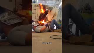 Download lagu 3 Kecelakaan Saat Pengelasan #safetyfirst #weldingindonesia #welding mp3