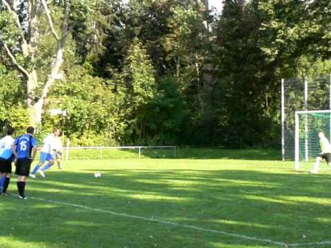 Marc Sommerlad zum 4:5 für den 1. Rödelheimer FC 02 gegen Niederursel am 12.09.2010.MOV