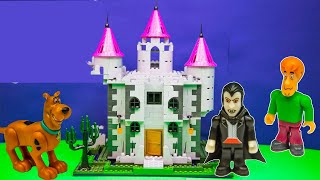 Building the Scooby Doo Haunted Mansion by Character Blocks
