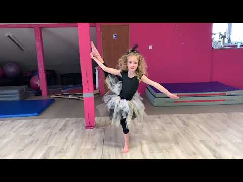 Nadia Przywara - acro solo - 6 lat