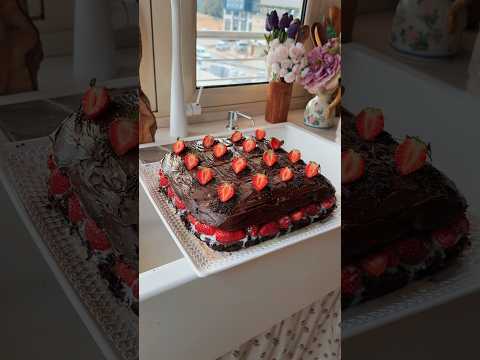 Strawberry matilda cake 🍓#abirzkitchen