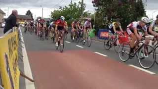preview picture of video 'Course cycliste débutant (manches pour le championnat de belgique) Vezin 2014'