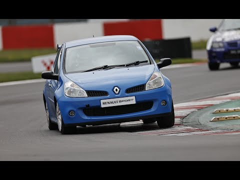 Donington park - Clio RS vs Megane RS