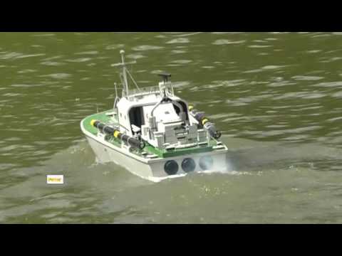 TORPEDO BOOT MIT ECHTEM MOTOR TORPEDO BOAT WITH GENUINE MOTOR