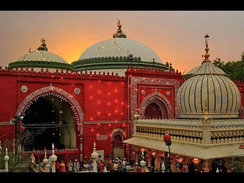 The Sufi Courtyard : Hazrat Nizamuddin Auliya of Delhi