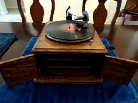 Victor Victrola VV-IV Oak   with upgrade No. 2 reproducer