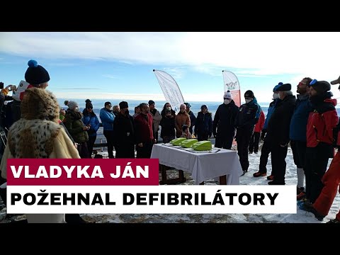 Turistom v Tatrách budú zachraňovať životy požehnané defibrilátory