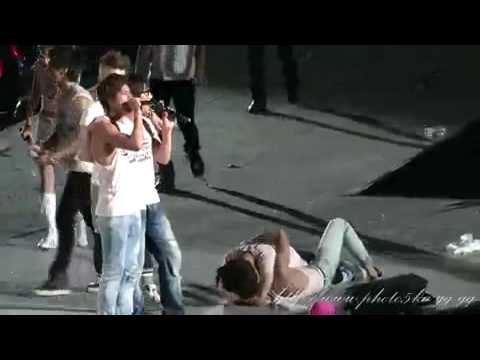 FANCAM | 100821 SMTown LIVE ~ Concert accident (full coverage)