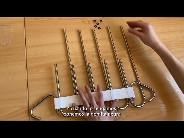 Vídeo relacionado con Amber Home 20 Unidades 40cm Perchas de Hierro Cromado, Plata Metálico Percha para Pantalones Shorts Faldas Calcetines y Ropa Interior, con Clips Antideslizantes