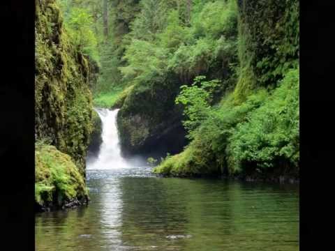 Eagle Creek Hike to Punchbowl Falls
