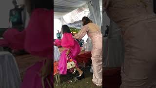 Download lagu BIKIN KAGET..! || penyanyi dangdut terpeleset saat naik panggung #short #shorts mp3