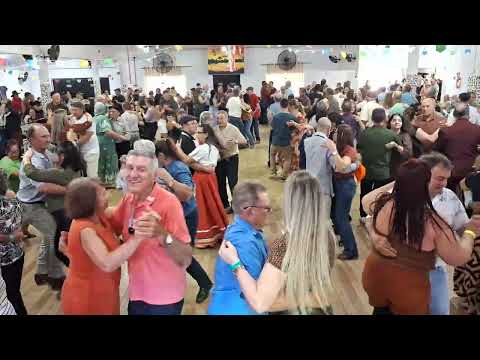 muita dança no clube Rancho Alegre de Laranjeiras do Sul Paraná(com marcos e margarida)