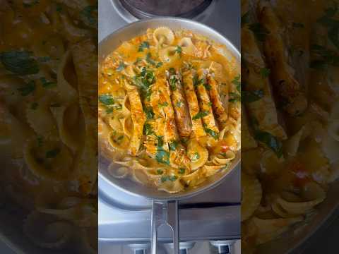 Fideos moñitos cremosos