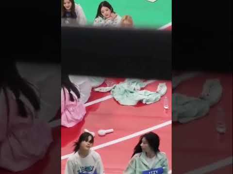 Ryujin and Chaeryoung dancing “Love Dive” by IVE