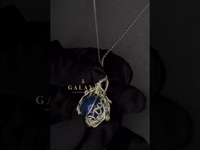 قلادة من الفضة الخالص مع حجر اللازورد