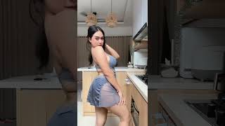 Download lagu wanita cantik sexy memakai baju tidur yang sexy mp3 Download lagu wanita cantik sexy memakai baju tidur yang sexy mp3