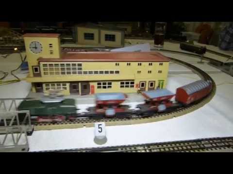 39. Stummi-Treff WN,  18 - E 63 02 passiert Bahnhof Friedrichshafen  (Märklin 418)