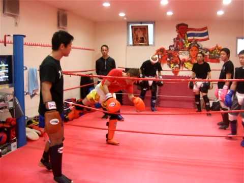 ムエタイのディフェンス「前に出る相手をミドルキックで止める！」