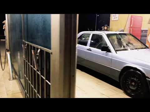 Mercedes-Benz w201 190e stance wash